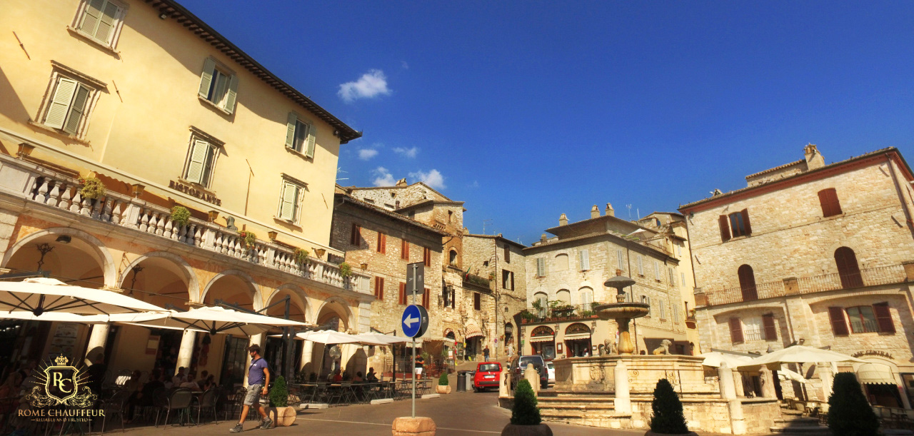 Rome to Assisi Tours Piazza del Coummune